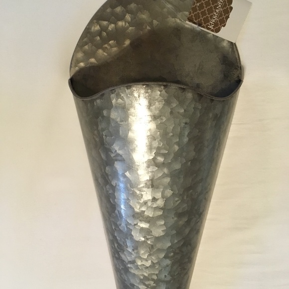 NWT Set of TWO wall mount galvanized planters - Picture 2 of 7